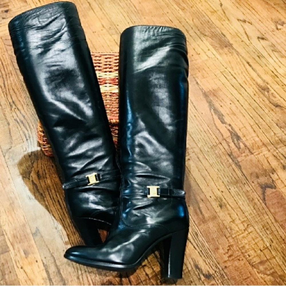 Leather Gucci boots